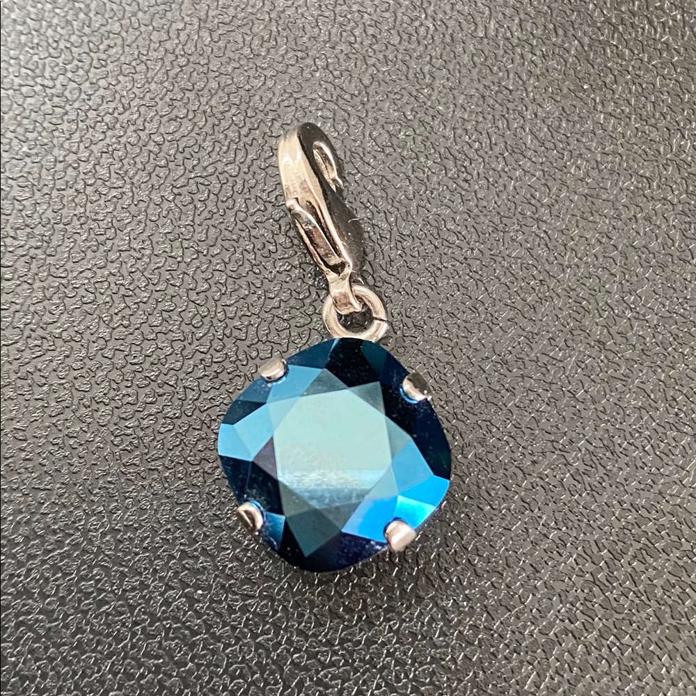 Sabika crystal pendant